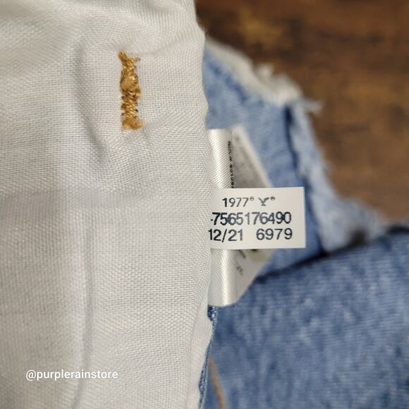 American Eagle Mom Shorts Size 10 Floral Embroidered Medium Wash Denim - Picture 5 of 11